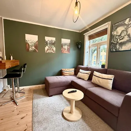 Rustic Retreat Apartment, & Free Parking ! *