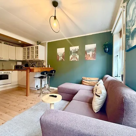 Rustic Retreat Apartment, & Free Parking ! *